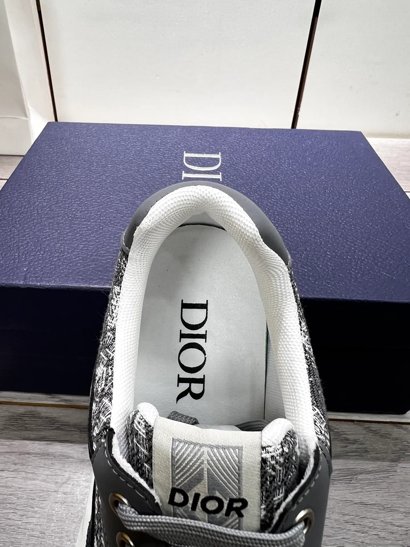 Factory price: 440💰Dior official website new style🎁🎁fashionable casual men's shoes👟, popular style💥simple and elegant version, exclusive for trendy men. Unique official website latest brand elements 👑original decoration, fashionable and generous, imported first-layer cowhide with original fabric✅breathable mesh lining, official website designated wear-resistant casual outsole, counter classic model taken in kind🎬Four colors available, code 38-44. Can be customized 45 non-returnable